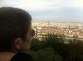 Vivi admirant la vue sur Lyon, vé le beau gratte-ciel, c'est le crayon